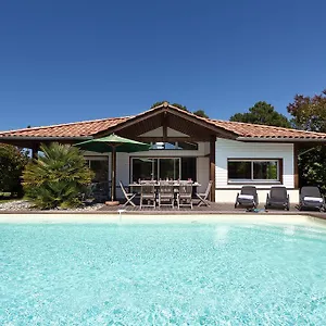 madame-vacances-villas-la-prade.hotels-rhonealpes.com/